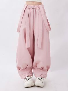 Pants with a cute balloon-like silhouette.

The loose feel makes it easy to move around, making
it perfect for relaxing in your room.

The soft pink color adds a girly element.
◾️Model
Height/Weight：160cm(62.9in)/45kg(99.2lb)
Fitting Size：M
◾️Material
polyester 100%



Size (cm)
Length
Waist
Hip


S
90
58
108


M
92
62
112


L
94
66
116 Ribbon Pants, Pink Overalls, Strap Pants, Suspenders For Women, Balloon Pants, Cami Shirt, Mens Cardigan Sweater, Soft Pink Color, Pink M