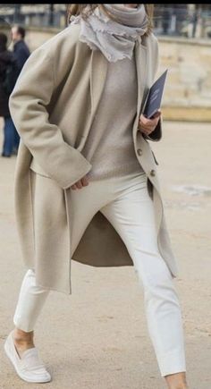 Dress Like A Parisian, Fashion Gone Rouge, Beige Coat, 가을 패션, Fashion Mode, Casual Street Style, White Pants, Street Styles