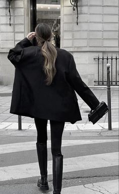 dimension. Fall Rainy Day Outfits Work, Paris Fashion Style, Black Booties Outfit, Rome Outfits, Booties Outfit, Blazer Outfit