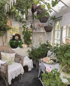 Beautiful Porches, Sunroom Decor, Garden Shed Interiors, Cottage Summer, Botanical Interior, Showroom Ideas, Shabby Chic Porch, Beautiful Outdoor Living Spaces, Blue Patio