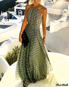 Olivia Mark - Long pleated dress in polka dot chiffon Long Pleated Dress, Beauty Outfits, Polka Dot Style, Polka Dots Fashion, Hot Style, Special Clothes, Chiffon Material, Pleated Maxi Dress, Pleated Maxi