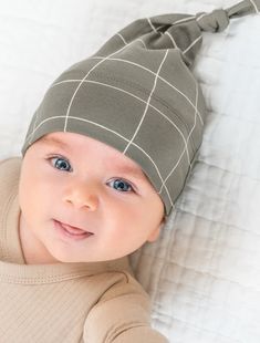 Just like their bodysuits, Colored Organics knotted hats are constructed out of the same 100% buttery soft organic cotton fabric. This style features an adjustable top knot in a classic basketweave print. Newborn Necessities, Baby Knot Hat, Organic Colors, Newborn Essentials, Organic Baby Clothes, Organic Cotton Baby, Baby Head, Organic Cotton Fabric, Stylish Kids