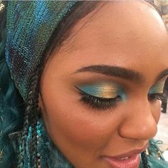 Uma Descendants, Disney Princess Makeup, Descendants Costumes, Disco Costume, Movie Makeup, Simple Wedding Gowns, Prom Eye Makeup, Makeup Eye Looks