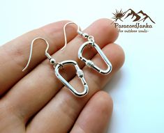 Beautiful climbing carabiner earrings for climbing lovers. Made of stainless steel. Original design by Paracordjanka. Great gift idea for yourself or someone you love. Total length: approx 3 cm (1.18 in). MORE CLIMBING GIFTS here: https://www.etsy.com/shop/Paracordjanka?section_id=25422091 Feel free to contact if you have any questions - I will gladly reply. * SHIPPING * Only 1. class shipping. FREE SHIPPING with €100 ($119) purchase. * ESTIMATED DELIVERY TIME * Europe: 6-9 days North America: 8 Carabiner Earrings, Climbing Carabiner, Climbing Gifts, Rock Climbing Gear, Steel Gifts, Fashion 2024, Jewelry Inspo, Rock Climbing, Mountaineering