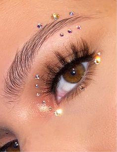 Makeup makeup artists glam fun beauty Make Up With Gems, Euphoria Inspired Makeup, Gem Makeup, Coachella Makeup, Rave Makeup, Swag Makeup, Eye Makeup Pictures