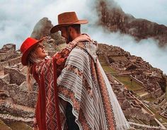 Peru Honeymoon Peru Honeymoon, Peru Outfits, Peruvian Poncho, Peru Trip, Ootd Poses, Honeymoon Spots, Best Honeymoon