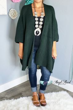 The Coziest Sweater Kimono - Hunter Green [product type] - Angel Heart Boutique Plus Size Fall Fashion, Loose Cardigan, Green Cardigan, Casual Work Outfits, Solid Clothes, Clothing Size Chart, Looks Style, Work Casual