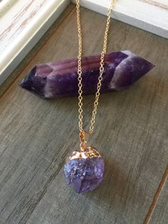 Raw Amethyst Point Necklace. This beautiful raw amethyst point is electroplated in 24k gold and is dangling from a gold-filled chain. The necklace is finished with a gold-filled lobster clasp. Choose your favorite pendant and then choose your chain style and length for a customized necklace. Amethyst is the February birthstone and is believed to help with physical ailments and emotional issues. Your amethyst necklace will arrive in a gift box. If this is a gift, I would be happy to include a car Horn Necklace Boho, Double Horn Necklace, Customized Necklace, Bead Bar Necklace, Clear Quartz Necklace, Crystal Point Necklace, Crescent Necklace, Necklace Amethyst, Horn Necklace