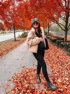 Best Puffer Jacket, Maternity Capsule Wardrobe, Pregnancy Fashion Winter, Pregnancy Fashion Fall, Fall Maternity Outfits, Maternity Clothes Fashionable, Baby Bump Style