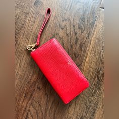 Fossil Sydney Large Zip Clutch. Claret Red Color. Never Used Chic Red Wallet For Everyday Use, Chic Red Everyday Wallet, Red Wristlet With Zipper For Daily Use, Elegant Red Wristlet For Daily Use, Fossil Wallet, Claret Red, Canvas Wallet, Brown Wallet, Billfold Wallet