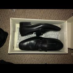 Perry Ellis Dress Shoes Black Formal Dress Shoes For Spring, Elegant Black Dress Shoes For Spring, Elegant Black Leather Shoes For Spring, Designer Slip-on Dress Shoes For Formal Occasions, Black Leather Formal Shoes With Branded Heel Counter, Designer Fitted Round Toe Loafers, Designer Fitted Loafers With Round Toe, Fitted Designer Loafers With Round Toe, Elegant Slip-on Evening Dress Shoes