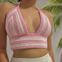 #crochet #crochettops #summeroutfit Crochet Tops Aesthetic, Top Tejidos A Crochet, White Crochet Top, Crochet Bra, Modern Crochet Patterns, Gift Crochet, Clothes Crochet, Crochet Bralette