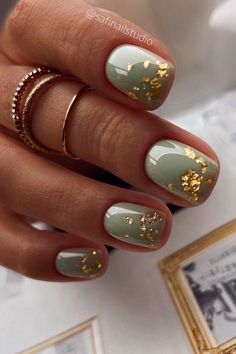 Jade With Gold New Years Eve Nails Design Nail Art That Grows Out Well, Unghie Sfumate, New Years Nail Designs, New Years Eve Nails, Cute Gel Nails, Foil Nails, New Year's Nails, Chic Nails, Short Acrylic Nails