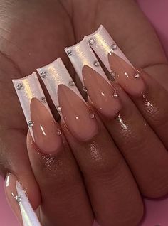 French Tip With Pearls Coffin, Nails That Are Trending, Beautiful French Tip Nails, Coffin French Tip Designs, Diamonte Nail Designs, White French Tip Nails With Gems, Pearl Tip Acrylic Nails, White Chrome Nails French Tip, French Tip With Gold Flakes