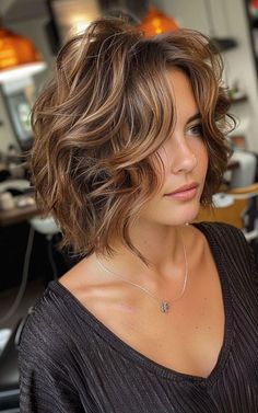 Wavy Mid Length Hair, Medium Length Layered Hair, Medium Length Wavy Hair, Hair Change, Mom Cut, Medium Hair Styles For Women, Hair Colors And Styles, Stacked Bob Haircut, Stacked Bob