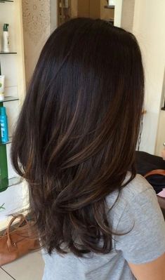 Dark brunette with subtle light brunette ombré bayalage Hair Color Ideas For Brunettes Balayage, Brunette Ombre, Brunette Balayage, Hair Balayage, Winter Hair Color, Trendy Hair Color, Balayage Brunette, Hair Color Balayage