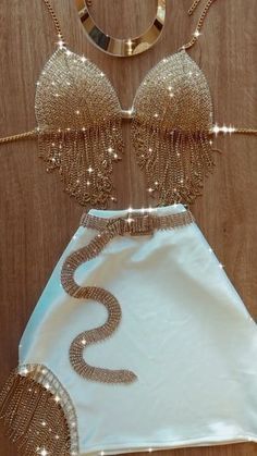 Desain Buklet, Shimmery Dress, Stunning Prom Dresses, Looks Party, Pretty Prom Dresses, Easy Trendy Outfits, Modest Fashion Outfits, Glam Dresses, Really Cute Outfits