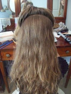 More Hairstyles: Elizabeth Swann Tutorial - The Instructions Elizabeth Swann Hair, Bella Model, Side Curls, Elizabeth Swann, Back Combing, French Twist, Hair Strand