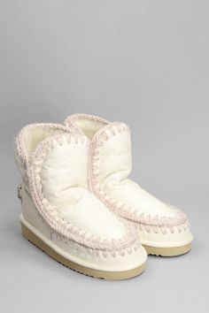 Sheepskin, 100% God Energy, Wool Stitching, Mou Boots, White Leather Ankle Boots, Stitching Logo, Wishlist Ideas, Hype Beast, Strawberry Hearts, Low Heel Ankle Boots