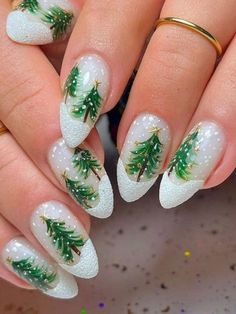 cute Christmas nails: snow and tree Green Christmas Nails, Christmas Tree Nail Art, Pink Flower Nails, Classy Nail Art Ideas, Birthday Nail Designs, Tree Nail Art, Christmas Tree Nails, Tree Nails