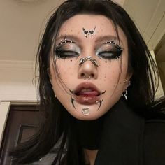 Dragon Makeup, Punk Makeup, Face Art Makeup, Graphic Makeup, Halloween Makeup Inspiration, Dope Makeup, Edgy Makeup, Creative Eye Makeup, Goth Makeup