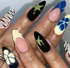 French Tip Nail Art, Retro Nails, Hippie Nails, Exotic Nails, Acrylic Nails Coffin Pink, Girls Nails, Dream Nails, Funky Nails