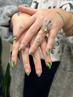 Nails With Eyes Design, Cat Eye Tips Nails Almond, Short Almond Nails French Tip Designs, Jade Green French Tip Nails, Magnetic Nails French Tip, Cat Eye Gel French Tip, French Tip Accent Nail Ideas, Nail Art With French Tips, Green Cat Eye French Tip Nails