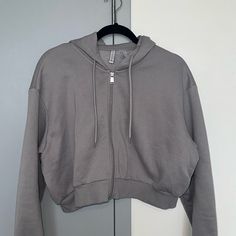 - Never Worn Cropped Hoodie - Size Xl - Make An Offer H&m Long Sleeve Sweatshirt With Ribbed Cuffs, Oversized H&m Winter Sweatshirt, Oversized H&m Sweatshirt For Winter, H&m Oversized Winter Sweatshirt, H&m Fall Sweatshirt With Ribbed Cuffs, H&m Casual Sweatshirt With Ribbed Cuffs, H&m Long Sleeve Sweatshirt For Spring, Casual H&m Sweatshirt With Ribbed Cuffs, H&m Long Sleeve Sweatshirt For Winter