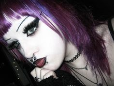 scene emo makeup inspo 2010 Emo Makeup, Emo Makeup For School, Scene Emo Makeup, Emo Eyebrows, Scene Girl Makeup, Scene Makeup 2007, Scene Makeup Looks, 2000s Emo Makeup, Emo Makeup 2000s