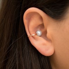 ✈️ Free DHL Express shipping to USA, EU countries & Canada - delivery in just 2 days! Totally handmade 925 solid sterling silver ear cuff with a white 7.0 - 7.5mm fresh water pearl . No piercing required. Available in plain sterling silver, 24K yellow or 18K rose gold plated over the sterling silver body. Please use the drop down list to select the color finish you prefer. This vermeil ear cuffs for non pierced ears are made of excellent quality materials. It is hypoallergenic & nickel f Classic Single Ear Climber Earring As Gift, White Gold Pierced Ear Cuff As Gift, Gift White Gold Pierced Ear Cuff, Minimalist Pierced Ear Cuff For Anniversary, Minimalist Ear Cuff For Anniversary, Classic Silver Ear Climbers As Gift, White Gold Minimalist Ear Cuff As Gift, Minimalist White Gold Ear Cuff For Gift, Minimalist White Gold Ear Cuff As Gift