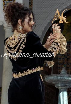 #karakou #karakou_algérien #كراكو_جزائري #خيط_الروح_الجزائري Hijabi Fashion Winter, Algerian Clothing, Muslimah Wedding Dress, Muslimah Wedding, Fancy Dresses Long, Muslim Fashion Dress, Hijabi Fashion, Islamic Fashion