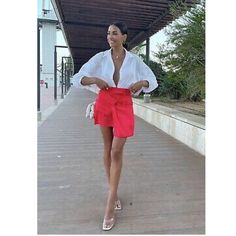 Zara Mini Skirt With Front Knot And Asymmetric Hem. It Has A Hidden In-Seam Zip Closure Red Mini Skirt Outfit Summer, Red Mini Skirt Outfit, Asymetric Skirt, Mini Skirts Outfits Summer, Work Outfits Frauen, Skirt Outfit Summer, Mini Skirt Outfit, Casual Work Outfits Women, Red Knit Sweater