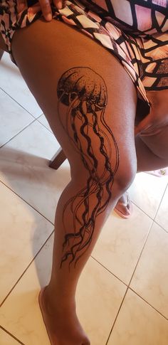 Jagua gel henna body art Jellyfish Jelly Fish Henna Tattoo, Jellyfish Henna Designs, Henna Designs Sea Creatures, Jellyfish Henna Tattoo, Jagua Gel Tattoo, Jelly Fish Henna, Jagua Tattoo Design, Bahamas Tattoo, Leg Henna Thigh