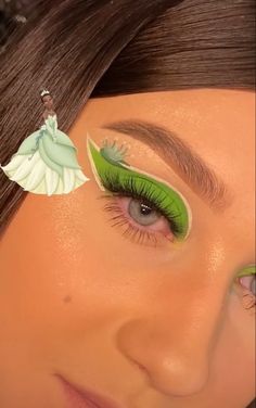 Tiana Eye Makeup, Princess Tiana Inspired Makeup, Princess And The Frog Makeup Look, Princess Tiana Hairstyles, Tiana Inspired Makeup, Princess Tiana Makeup Look, Tiana Makeup Look, Princess And The Frog Makeup, Tiana Hairstyles