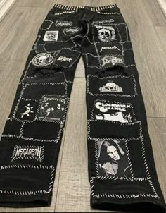 Custom Cargo Pants Ideas, Patch Pants Outfit, Custom Clothes Ideas T Shirts, Punk Pants Diy, Custom Clothes Streetwear, Custom Clothes Aesthetic, Custom Pants Ideas, Upcycling Pants, Art On Pants