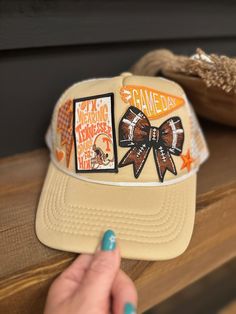 Tennesse Trucker Hat Trucker Hat Inspo Patches, Painted Trucker Hats, Trucker Hats With Patches, Hat Business, Craft Nights, Diy Hats, Ellijay Ga, Hat Bar, Hat Diy