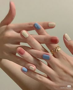 Hidden French Manicure, 2 Color Nail Polish Ideas, Simple Medium Gel Nails, Nail Polish Multiple Colors, Shorts Nails Ideas Gel, Cute Gel Nails French Tip, Trendy Natural Nails Short, Short Nails Strawberry, Spring Nail Inspo Square