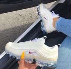 Teenager Style, Sneaker Trend, Red Trainers, Mode Tips, Cute Sneakers, Hype Shoes, Nike Air Max 97