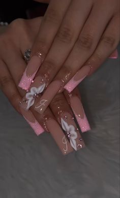 Birthday Nail Set Ideas Coffin, Nail Ideas For Latinas, Nail Inspired With Initial, Long Square Acrylic Nails Latina, Trendy Birthday Nails Acrylic, Nails Copy And Paste Latina, Nails W An Initial, Cute Nails Acrylic With Initial, Latina Nail Designs Medium