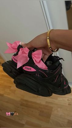 Outfits With Balenciaga Shoes, Pink Balenciaga Sneakers Outfit, Balenciaga Track Shoes, Balenciaga Track Outfit, Balenciaga Sneakers Outfit, Balenciaga Tracks, Pink Balenciaga, Shoes Balenciaga