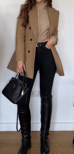 Brown Business Casual Outfits, Preppy Work Outfits Women, Winter Fashion Outfits Dressy Classy, Outfit Ideas Business, Denise Mercedes, Timeless Outfits, Business Outfits Women, Two Friends, Elegante Casual