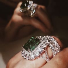 خواتم خطوبة, Expensive Jewelry Luxury, Luxe Jewelry, Classy Jewelry, Expensive Jewelry, Jewelry Lookbook, Girly Jewelry, Dream Jewelry, Pretty Jewellery