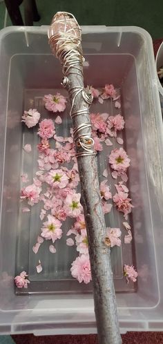 Wiccan Wands, Wiccan Crafts, Witch Wand, Severus Rogue, Buch Design, Diy Wand, Witch Diy, Witchy Crafts, Fairy Wands