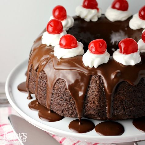 Cake With Pie Filling, Fudge Icing Recipe, Christmas Bundt Cake Recipes, Chocolate Layer Cake Recipe, Cake With Cherry, Christmas Bundt Cake, Cherry Dump Cake Recipe, Cake Recipes Uk, Cherry Cake Recipe