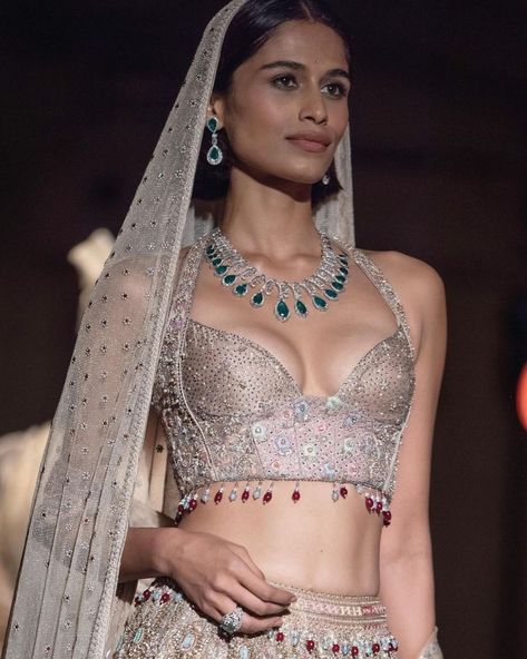 Minimal Lehenga, Tarun Tahiliani Lehenga, Tarun Tahiliani Bridal, Lehenga Outfits, भारतीय दुल्हन संबंधी, Varun Bahl, Coordinated Outfits, Bride Indian, Lehenga Bridal