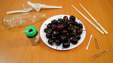 Top 5 Food Life Hacks - How To Pit Cherries How To Pit Cherries, Food Life Hacks, Cherry Jam Recipes, Cherry Pitter, Amazing Food Hacks, Cherry Smoothie, Cherry Cocktail, Cooking 101, Cherry Recipes