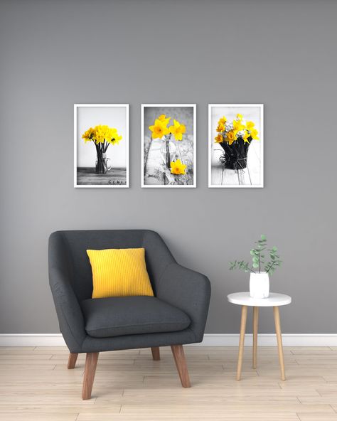 Mustard Living Rooms, Yellow Gray Bedroom, Colours That Go With Grey, Grey And Yellow Living Room, Grey Living Room Ideas, Bright Color Decor, Grey Walls Living Room, Gray Decor, Yellow Artwork