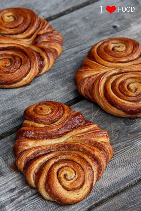 This delicious German sweet pastry is traditionally served with a cup of coffee on the side. Initially made only in the Hamburg area, it is now also available in other German cities. The original recipe for these little pastries includes flour, butter, milk, yeast, and sugar, with a filling consisting of sugar and cinnamon. However, raisins, chocolate, or pumpkin seeds may also be added. The dough is folded multiple times and glazed with butter, developing a sticky coating and rich flavor in t Bread Bun, Sweet Pastries, Avocado Recipes, Hamburg Germany, Cinnamon Buns, Food Diary, Bbq Recipes, Original Recipe, Food Preparation