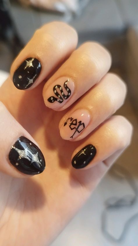 Rep Era Taylor Swift Nails, Taylor Swift Reputation Nail Art, Rep Era Nails, Reputation Themed Nails, Eras Tour Nails Reputation, Reputation Nail Ideas, Taylor Swift Nails Short, Taylor Swift Nails Eras Tour, Reputation Nails Inspired