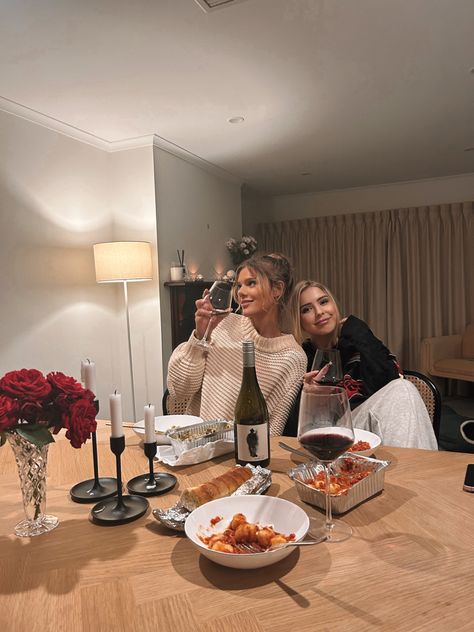 Causal Aesthetic, Wine Pasta, Girls Dinner, Girls Night In, Candlelit Dinner, Dinner At Home, Wine Night, Girl Dinner, Aesthetic Red